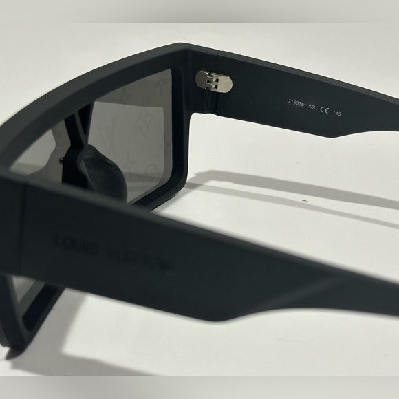 Louis Vuitton Black Monogram LV Reflective Sunglasses mens NEW - Picture 4 of 5
